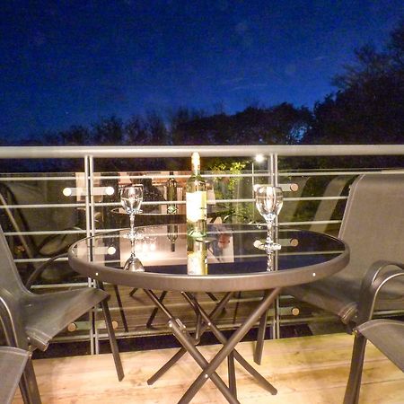 Tyack Apartamento Charlestown  Exterior foto